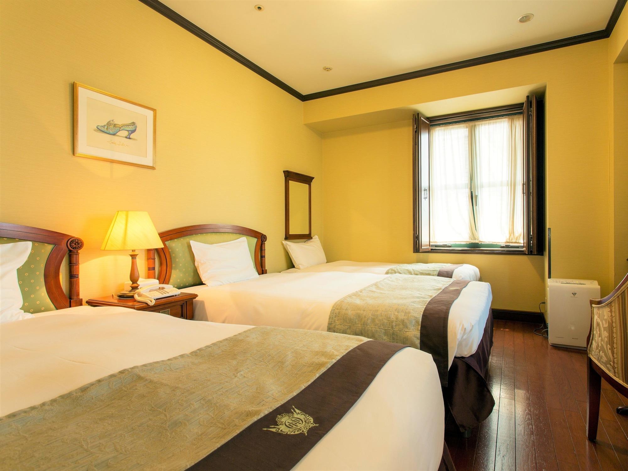 Monterey 4* Ōsaka