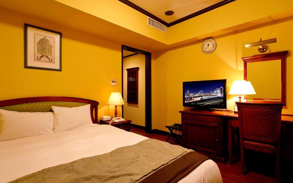 Monterey 4* Ōsaka