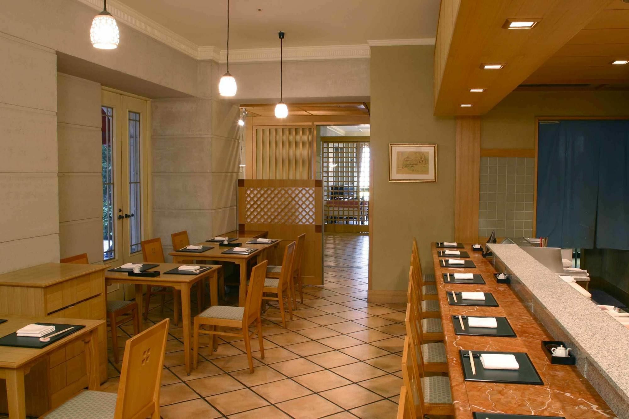 Monterey 4* Ōsaka